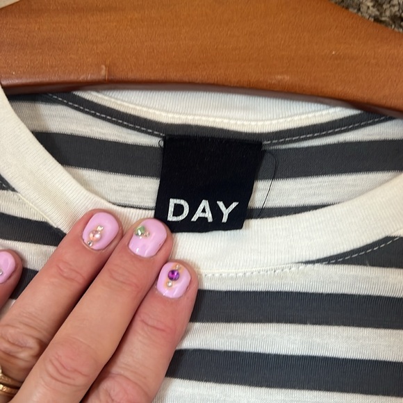 DAY ~ Santa Cruz Skateboards Striped Tee - Picture 6 of 11